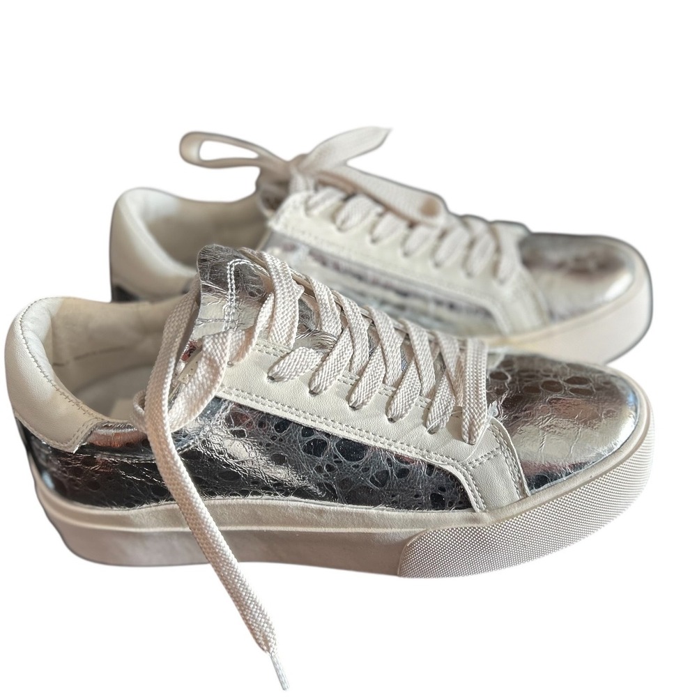 Dolce Vita Zayn 360 Silver Distressed Leather Platform Sneakers Womens Size 7